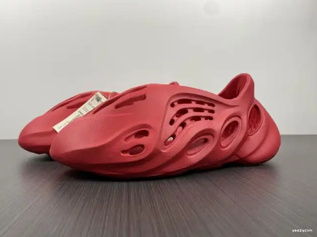 Adidas CW3355 Foam Yeezy Red 0703